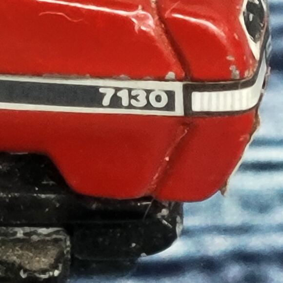 Vintage 1/64 scale Ertl Case IH 7130 die-cast tractor red and black - Picture 2 of 8